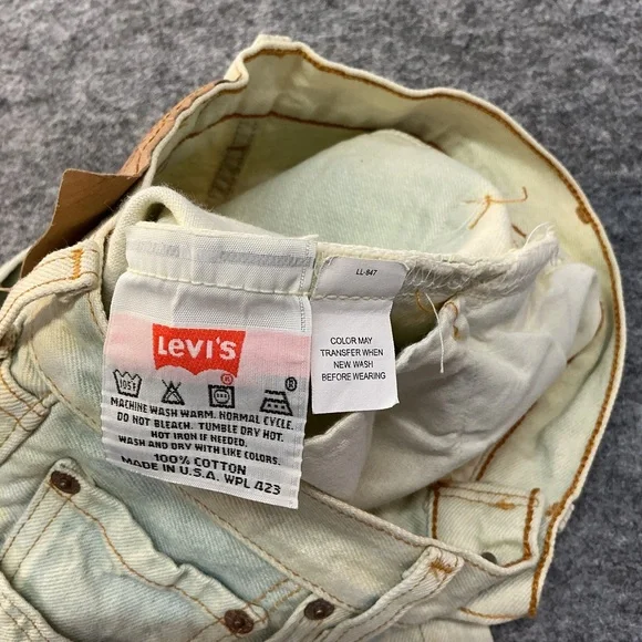 Levi's 501 High Rise Classic Light Washed Straight Leg Jeans Best Fits Size 26 - Picture 3 of 5